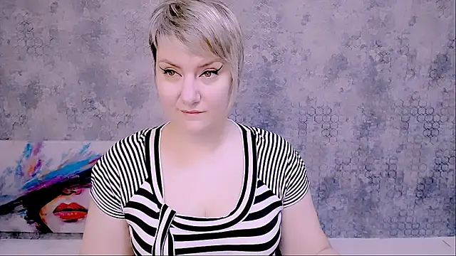 Snapshot of Djullia chatting on 3, 2, 2025 Djullia online show from 3, 2, 2025