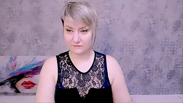 Snapshot of Djullia chatting on 8, 2, 2025 Djullia online show from 8, 2, 2025