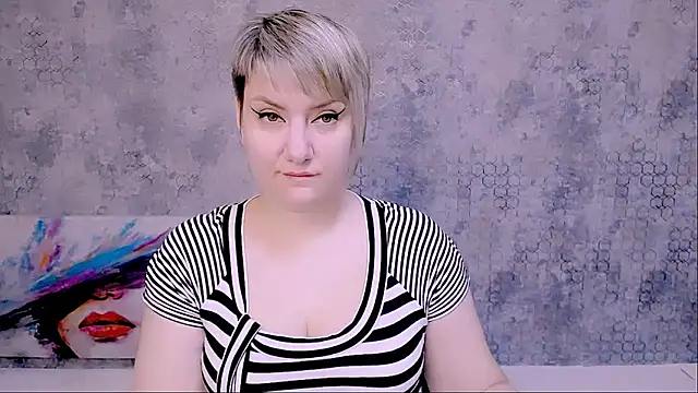 Snapshot of Djullia chatting on 9, 2, 2025 Djullia online show from 9, 2, 2025