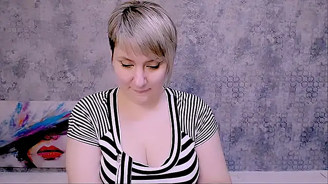 Snapshot of Djullia chatting on 9, 2, 2025 Djullia online show from 9, 2, 2025