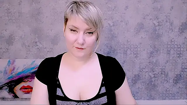 Snapshot of Djullia chatting on 13, 2, 2025 Djullia online show from 13, 2, 2025