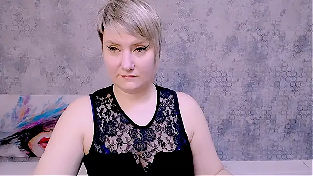 Snapshot of Djullia chatting on 14, 2, 2025 Djullia online show from 14, 2, 2025