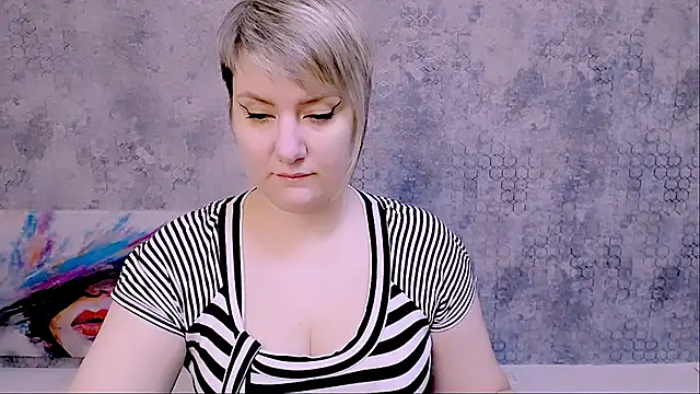 Snapshot of Djullia chatting on 17, 2, 2025 Djullia online show from 17, 2, 2025