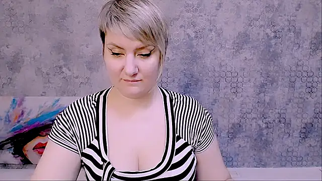 Snapshot of Djullia chatting on 17, 2, 2025 Djullia online show from 17, 2, 2025