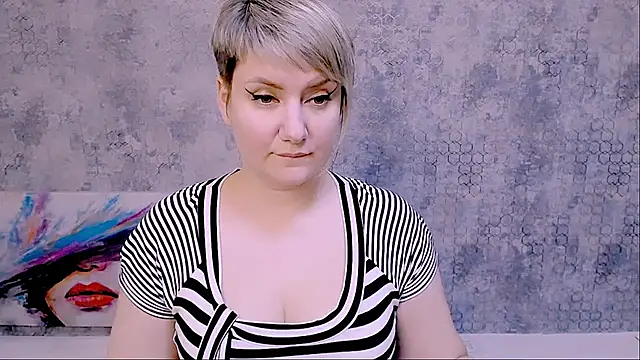 Snapshot of Djullia chatting on 17, 2, 2025 Djullia online show from 17, 2, 2025