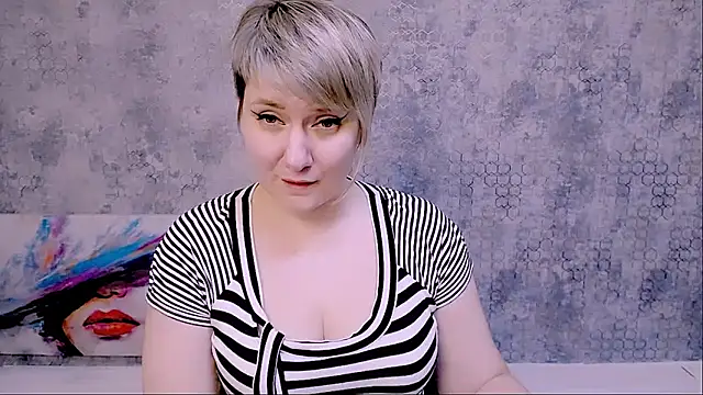 Snapshot of Djullia chatting on 17, 2, 2025 Djullia online show from 17, 2, 2025