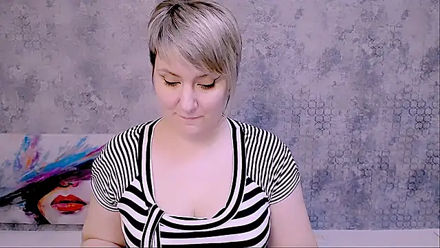 Snapshot of Djullia chatting on 23, 2, 2025 Djullia online show from 23, 2, 2025