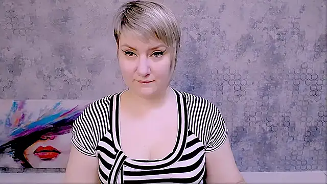 Snapshot of Djullia chatting on 28, 2, 2025 Djullia online show from 28, 2, 2025