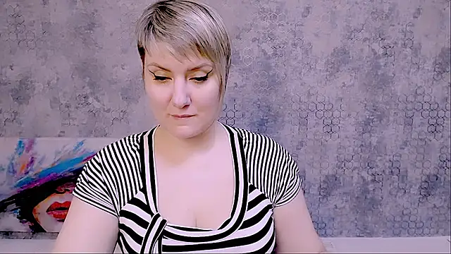 Snapshot of Djullia chatting on 28, 2, 2025 Djullia online show from 28, 2, 2025