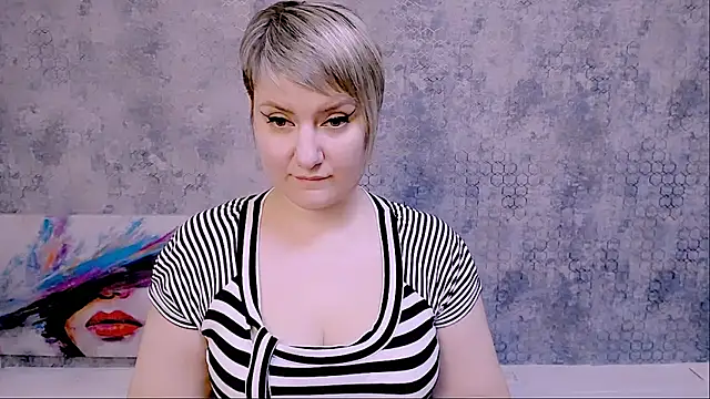 Snapshot of Djullia chatting on 28, 2, 2025 Djullia online show from 28, 2, 2025