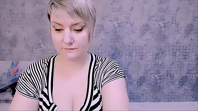 Snapshot of Djullia chatting on 7, 3, 2025 Djullia online show from 7, 3, 2025