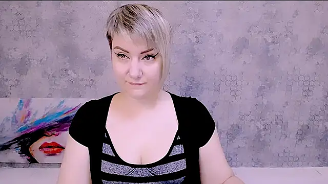 Snapshot of Djullia chatting on 17, 9, 2025 Djullia online show from 17, 9, 2025