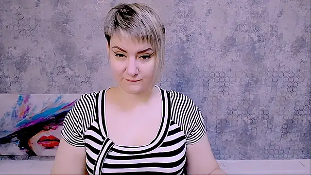 Snapshot of Djullia chatting on 4, 10, 2025 Djullia online show from 4, 10, 2025