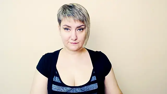 Snapshot of Djullia chatting on 10, 10, 2025 Djullia online show from 10, 10, 2025