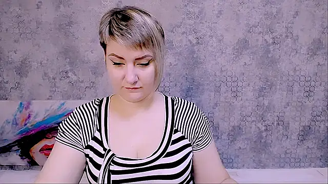 Snapshot of Djullia chatting on 13, 10, 2025 Djullia online show from 13, 10, 2025