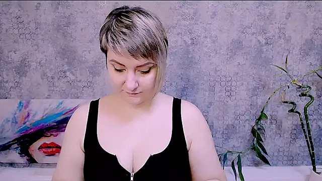 Snapshot of Djullia chatting on 3, 11, 2025 Djullia online show from 3, 11, 2025