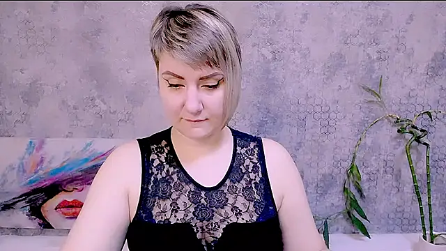 Snapshot of Djullia chatting on 6, 11, 2025 Djullia online show from 6, 11, 2025