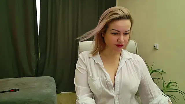 Snapshot of MishaMILF chatting on 6, 2, 2025 MishaMILF online show from 6, 2, 2025