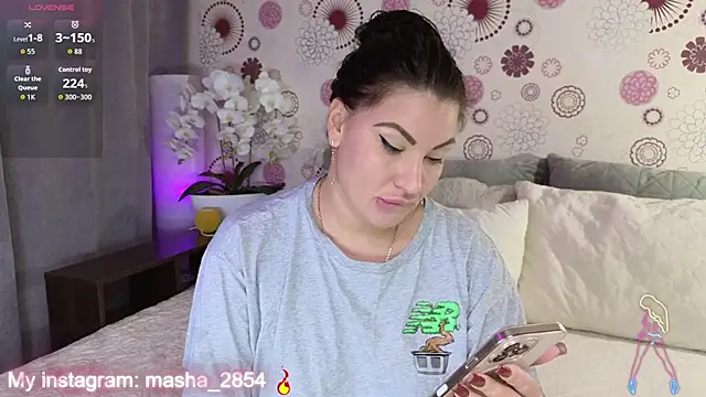 Snapshot of Madelynn chatting on 9, 11, 2025 Madelynn online show from 9, 11, 2025