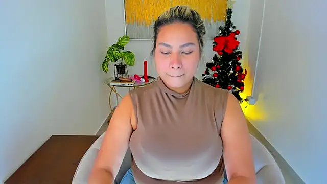 Snapshot of Carlota_peach chatting on 4, 1, 2025 Carlota peach online show from 4, 1, 2025