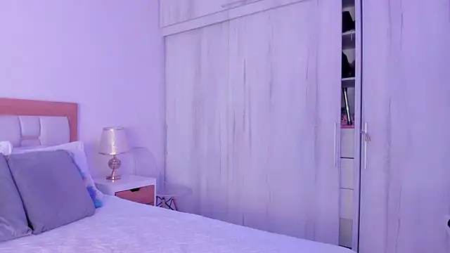 mia hank online show from 30, 10, 2025