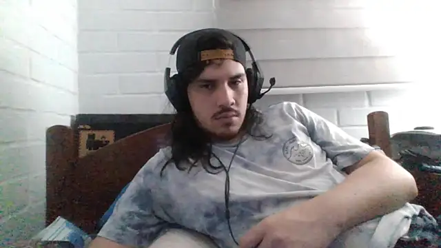 Snapshot of hung_weeb chatting on 18, 2, 2025 hung weeb online show from 18, 2, 2025