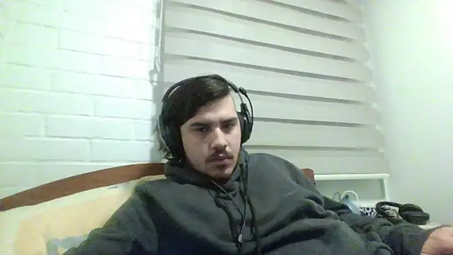 Snapshot of hung_weeb chatting on 11, 5, 2026 hung weeb online show from 11, 5, 2026