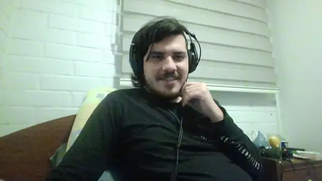 Snapshot of hung_weeb chatting on 25, 5, 2026 hung weeb online show from 25, 5, 2026