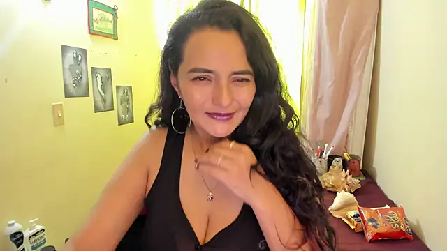 Snapshot of emma_luxy chatting on 23, 12, 2024 emma luxy online show from 23, 12, 2024