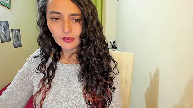 Snapshot of emma_luxy chatting on 3, 1, 2025 emma luxy online show from 3, 1, 2025