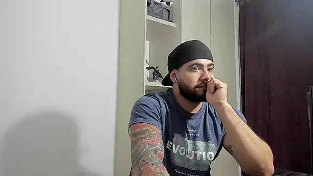 Snapshot of _Coddygold_ chatting on 17, 11, 2025 Coddygold online show from 17, 11, 2025