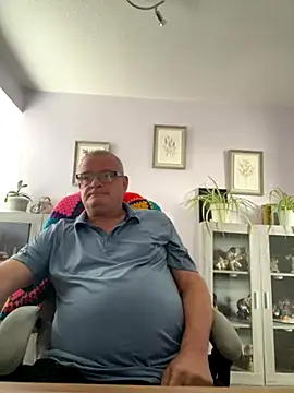 Snapshot of Garry831 chatting on 8, 10, 2025 Garry831 online show from 8, 10, 2025