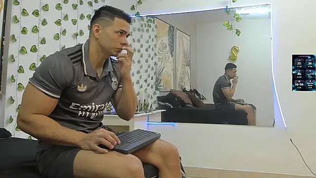 Snapshot of ChoreyTaiylor chatting on 15, 11, 2025 ChoreyTaiylor online show from 15, 11, 2025