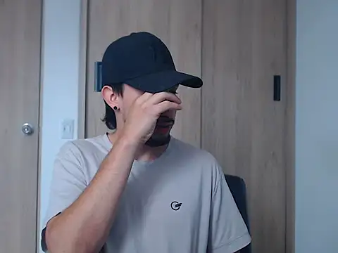 Snapshot of ChrisDamon chatting on 5, 11, 2025 ChrisDamon online show from 5, 11, 2025