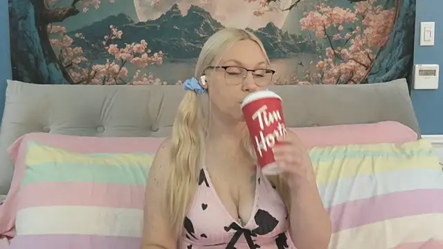 SaraBearXo online show from 3, 10, 2025