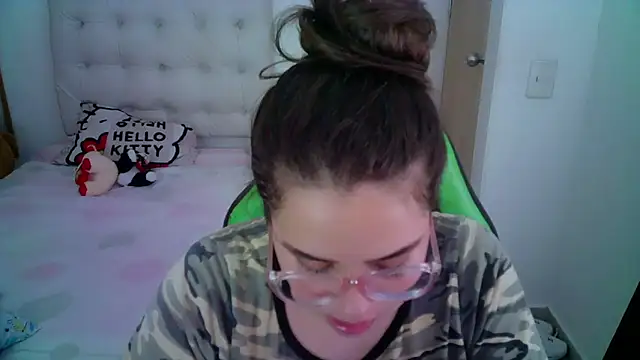 Snapshot of _alicia_z chatting on 5, 12, 2024 alicia z online show from 5, 12, 2024