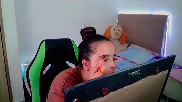 Snapshot of _alicia_z chatting on 4, 2, 2025 alicia z online show from 4, 2, 2025