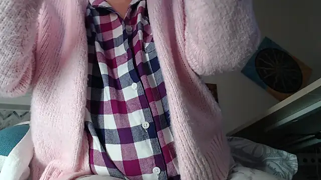 AuroraWillows online show from 9, 2, 2026