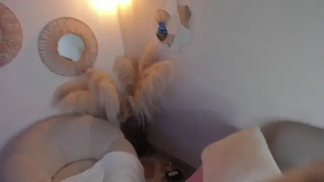 Snapshot of whiite_snow chatting on 20, 2, 2025 whiite snow online show from 20, 2, 2025