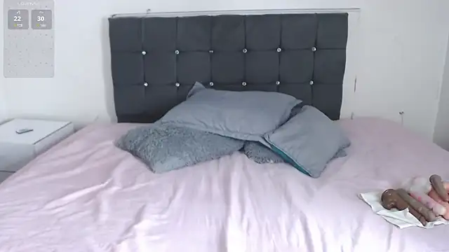 selena yourmilf online show from 19, 2, 2026