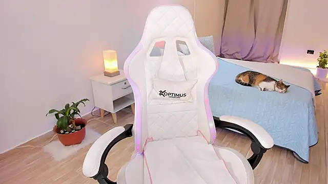 carleee winter online show from 23, 11, 2025