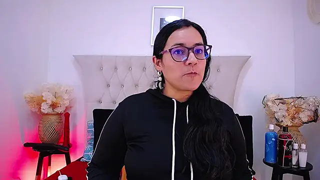 Snapshot of MIchelMomet chatting on 4, 1, 2025 MIchelMomet online show from 4, 1, 2025