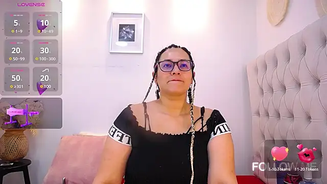 Snapshot of MIchelMomet chatting on 28, 1, 2025 MIchelMomet online show from 28, 1, 2025