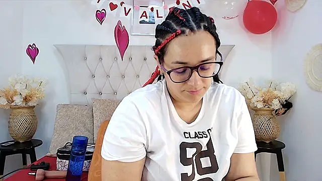 Snapshot of MIchelMomet chatting on 13, 2, 2025 MIchelMomet online show from 13, 2, 2025