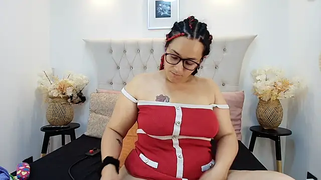 Snapshot of MIchelMomet chatting on 18, 2, 2025 MIchelMomet online show from 18, 2, 2025