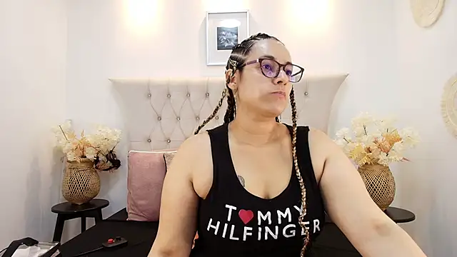 Snapshot of MIchelMomet chatting on 20, 2, 2025 MIchelMomet online show from 20, 2, 2025