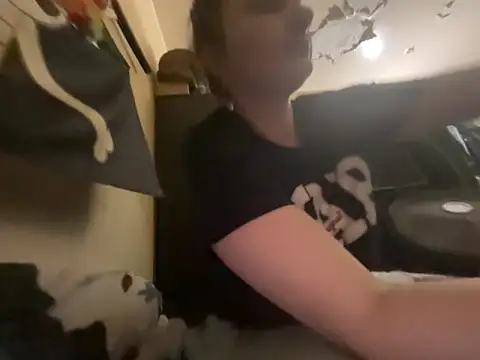 Snapshot of Snowbunnycake_131 chatting on 4, 2, 2026 Snowbunnycake 131 online show from 4, 2, 2026