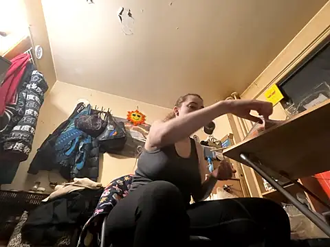 Snapshot of Snowbunnycake_131 chatting on 6, 4, 2026 Snowbunnycake 131 online show from 6, 4, 2026