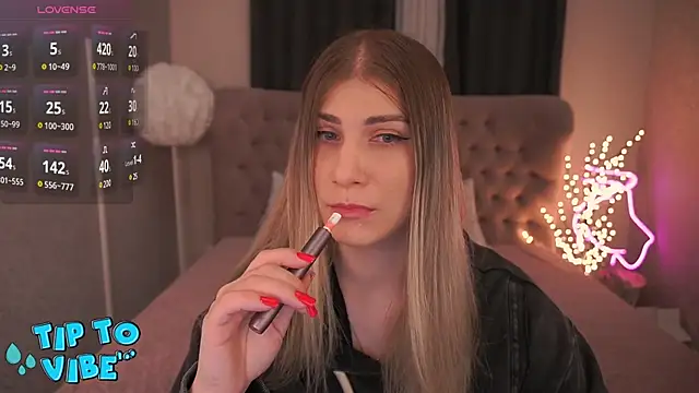 Snapshot of CassandraGood chatting on 4, 3, 2025 CassandraGood online show from 4, 3, 2025