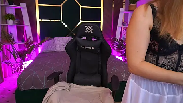 Snapshot of CassandraGood chatting on 23, 9, 2025 CassandraGood online show from 23, 9, 2025